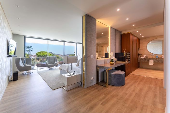 Image No.20-8 Bed Villa for sale