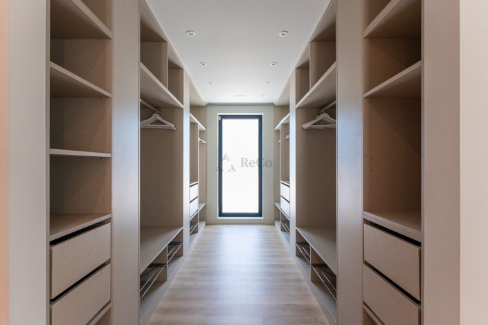 Image No.21-8 Bed Villa for sale