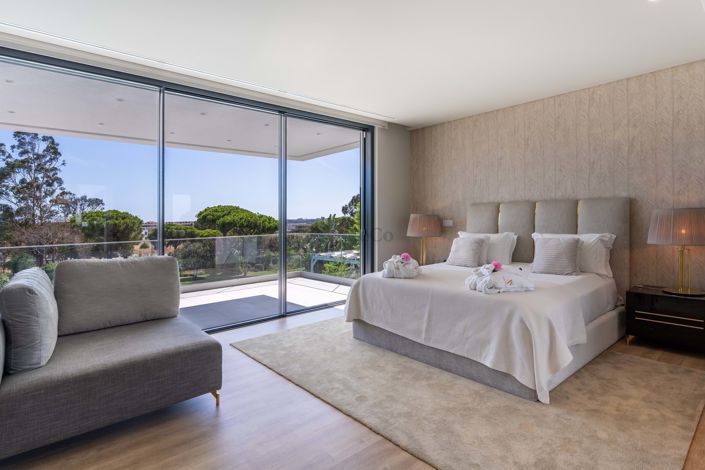 Image No.25-8 Bed Villa for sale