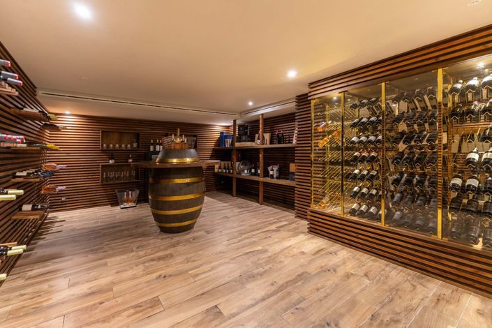 Image No.30-8 Bed Villa for sale