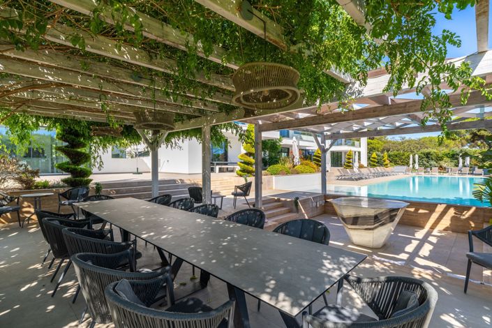 Image No.4-8 Bed Villa for sale