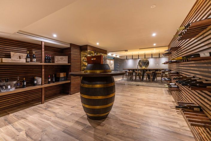 Image No.43-8 Bed Villa for sale