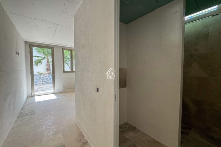 Image No.51-5 Bed Villa for sale