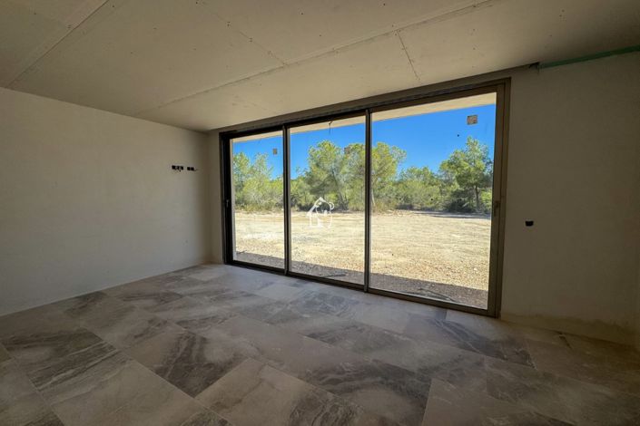 Image No.57-5 Bed Villa for sale