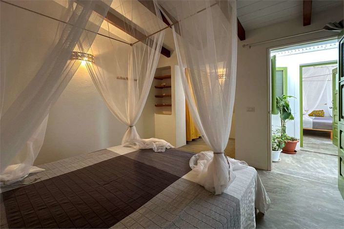 Image No.10-3 Bed Property for sale