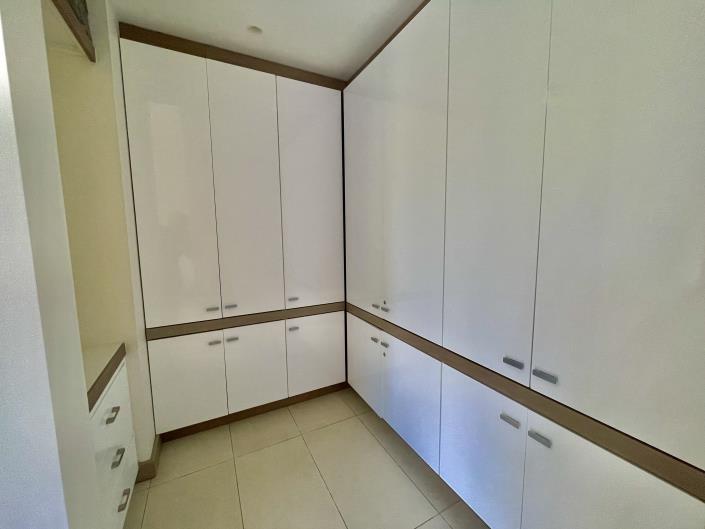 Image No.9-3 Bed Apartment for sale