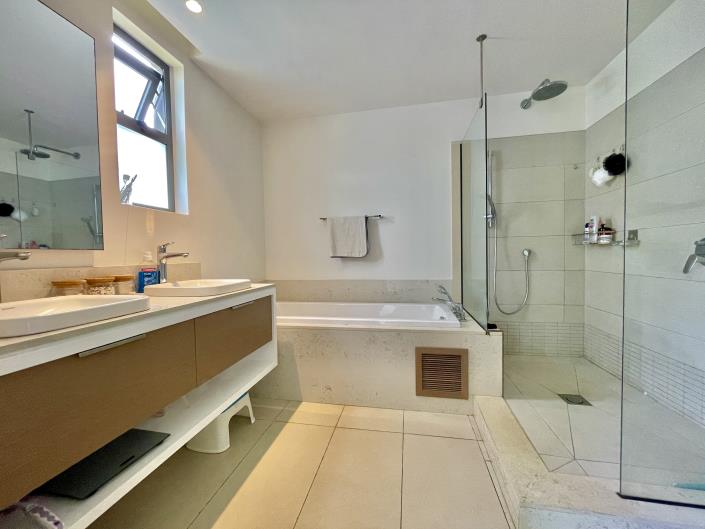 Image No.13-3 Bed Apartment for sale