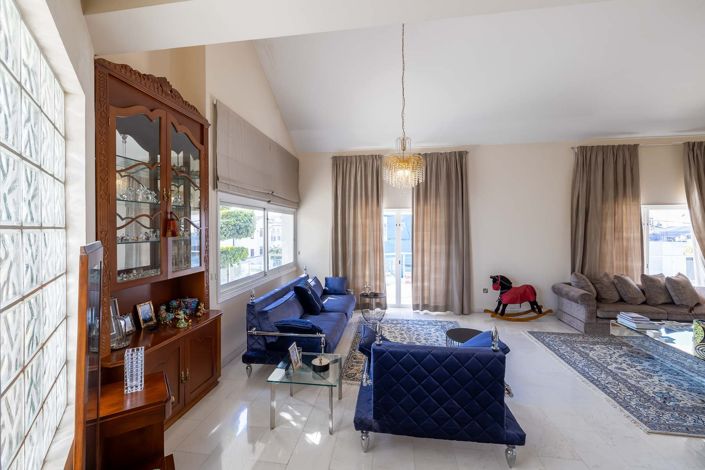 Image No.11-6 Bed House for sale