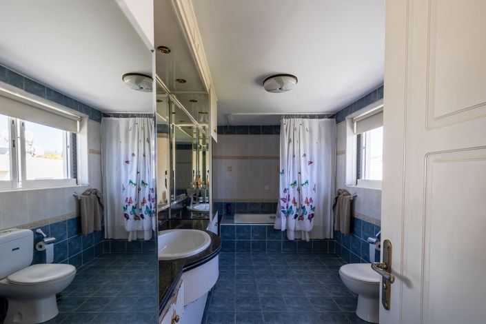 Image No.22-6 Bed House for sale