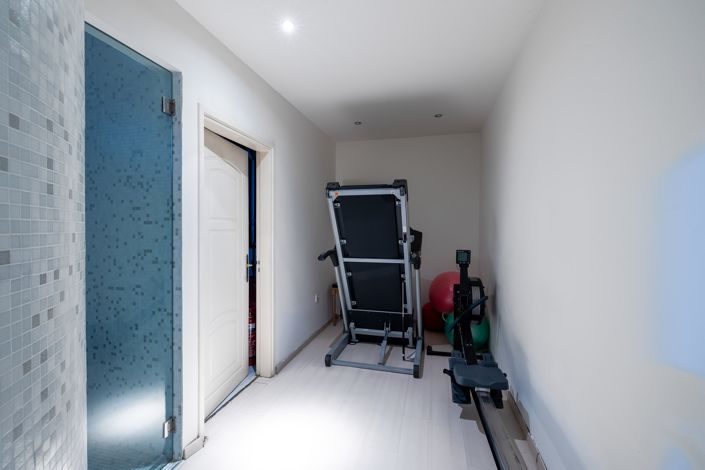 Image No.23-6 Bed House for sale