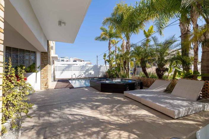 Image No.25-6 Bed House for sale