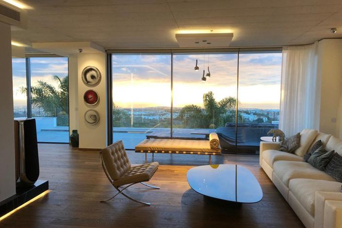 Image No.2-4 Bed Villa for sale