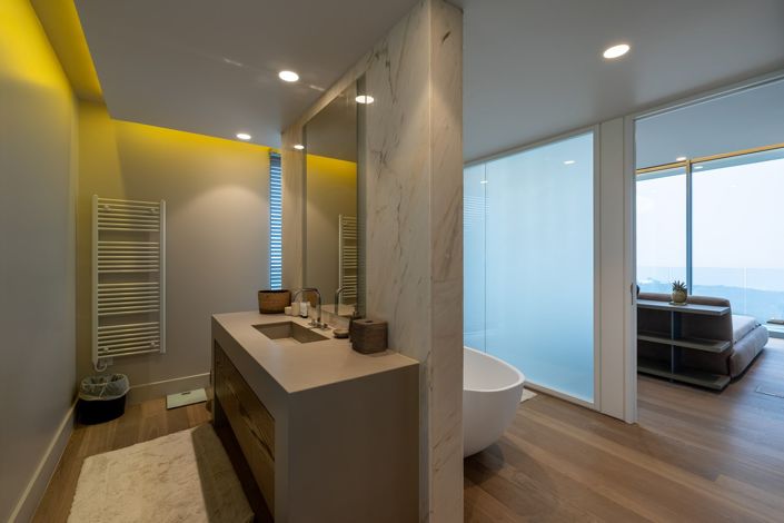 Image No.18-4 Bed House for sale