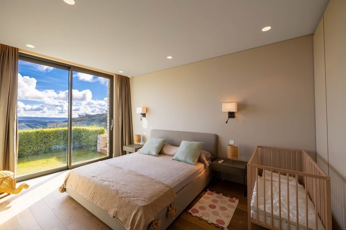 Image No.21-4 Bed House for sale