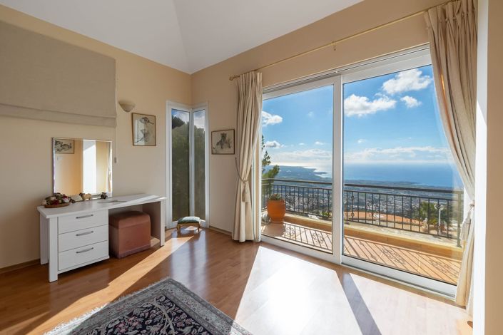 Image No.18-4 Bed House for sale