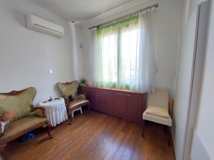 Image No.15-4 Bed House for sale