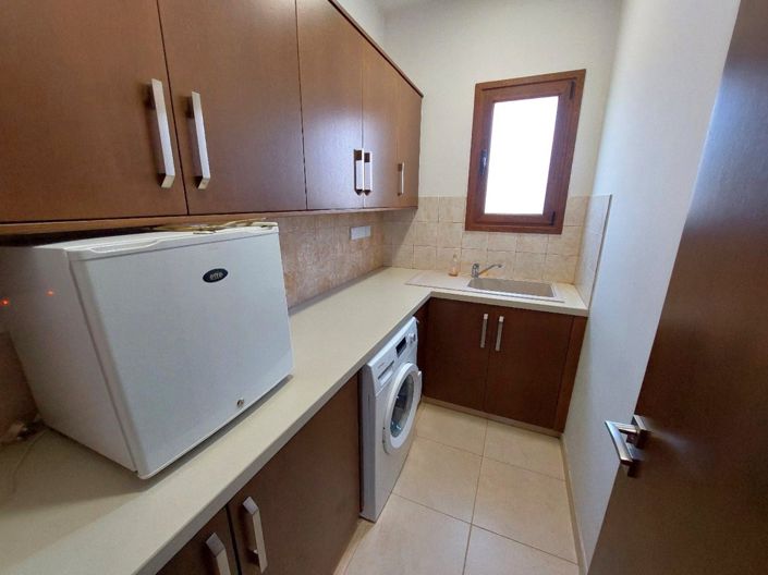 Image No.18-4 Bed House for sale