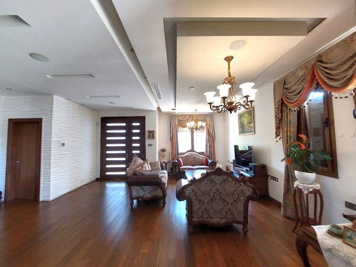 Image No.3-4 Bed House for sale