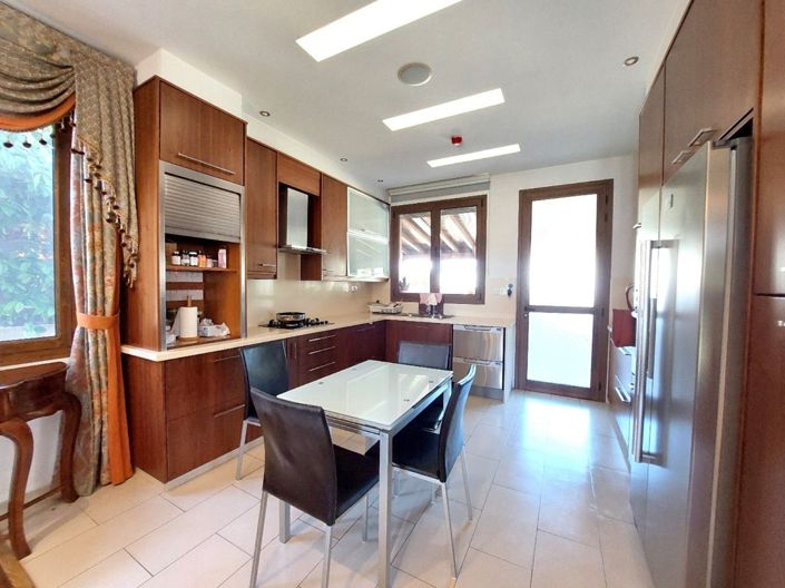 Image No.5-4 Bed House for sale