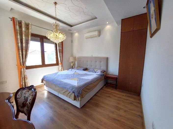 Image No.6-4 Bed House for sale