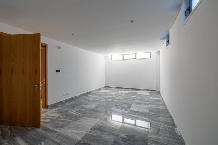 Image No.15-4 Bed House for sale