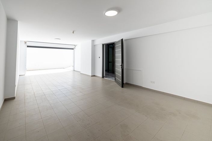 Image No.28-4 Bed House for sale