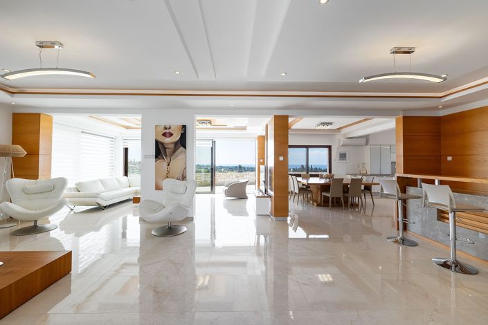 Image No.2-4 Bed Villa for sale