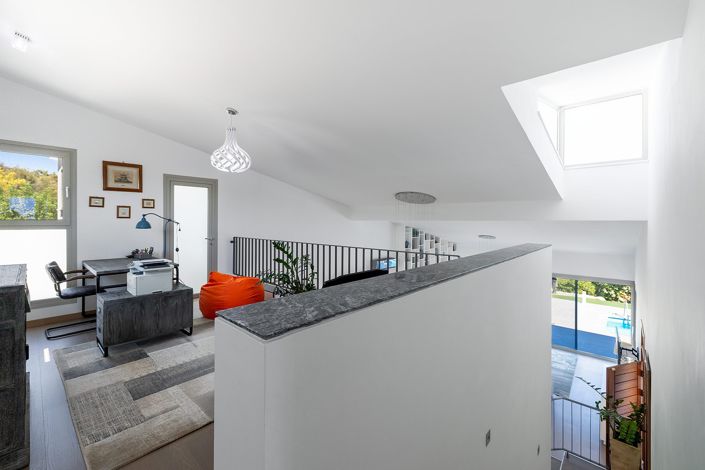 Image No.11-3 Bed House for sale