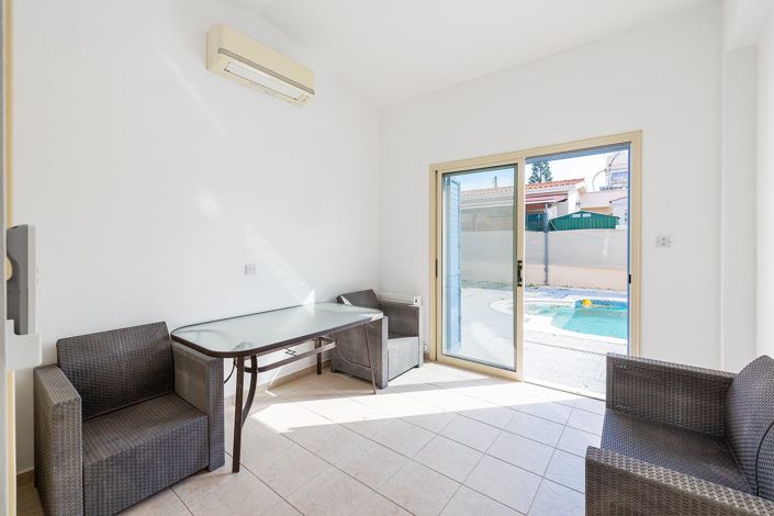 Image No.10-4 Bed House for sale