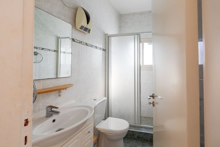 Image No.12-4 Bed House for sale