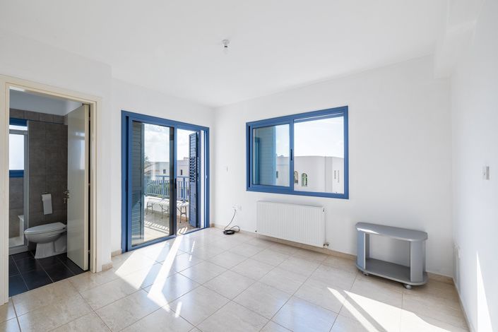 Image No.18-4 Bed House for sale