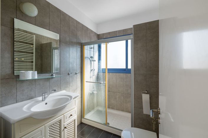 Image No.19-4 Bed House for sale