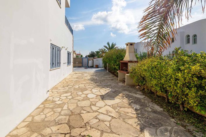 Image No.25-4 Bed House for sale