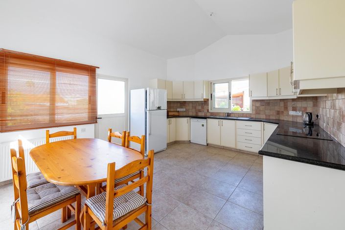 Image No.5-4 Bed House for sale