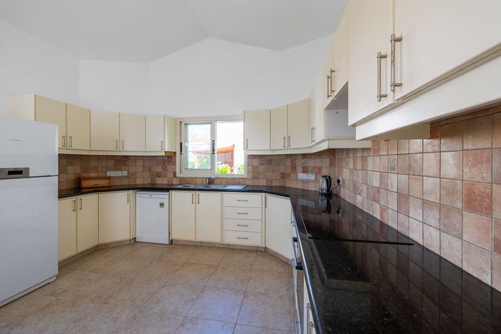 Image No.6-4 Bed House for sale