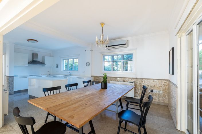 Image No.9-4 Bed Villa for sale