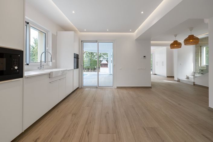 Image No.12-4 Bed House for sale