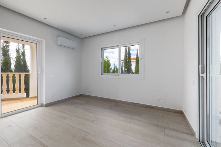 Image No.15-4 Bed House for sale