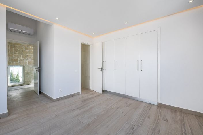 Image No.23-4 Bed House for sale