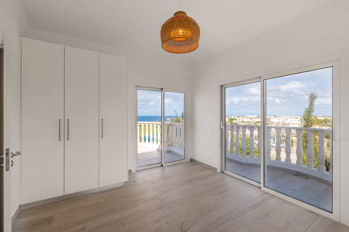 Image No.26-4 Bed House for sale