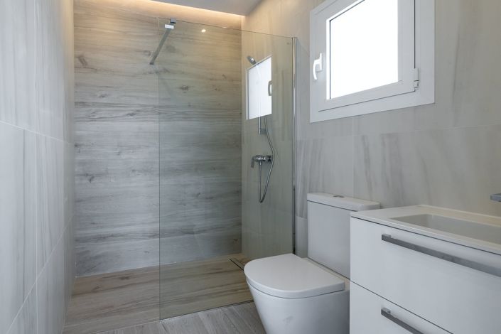 Image No.27-4 Bed House for sale