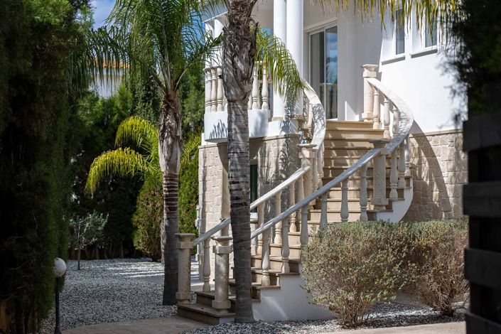 Image No.6-4 Bed House for sale