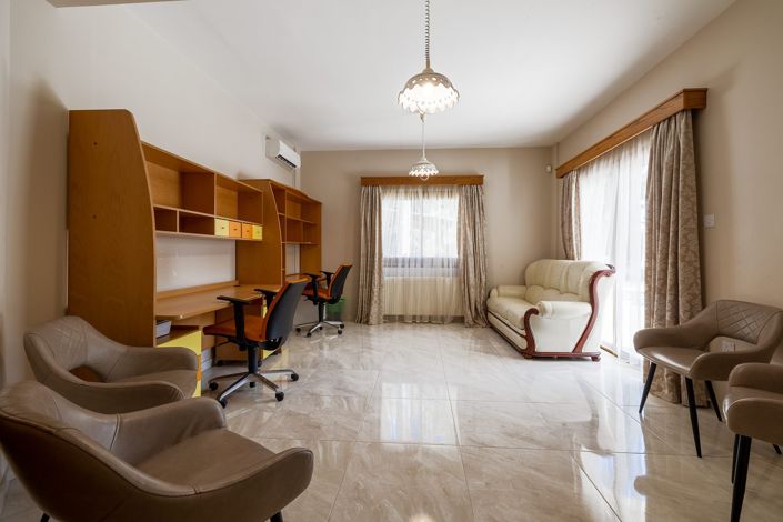 Image No.10-5 Bed House for sale