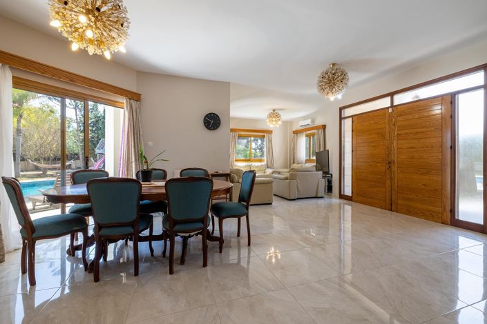 Image No.11-5 Bed House for sale