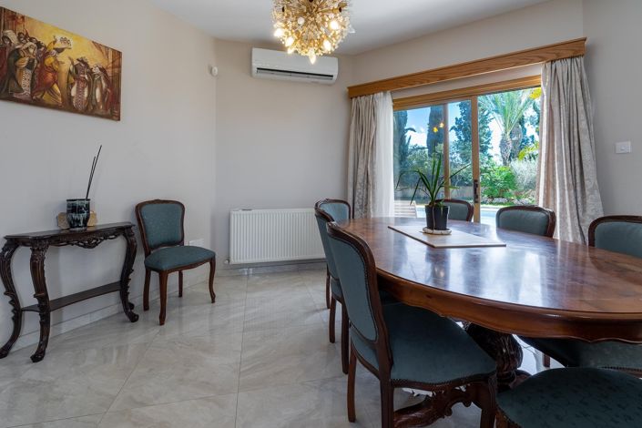 Image No.12-5 Bed House for sale