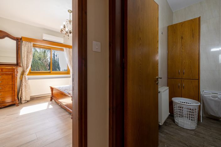 Image No.15-5 Bed House for sale