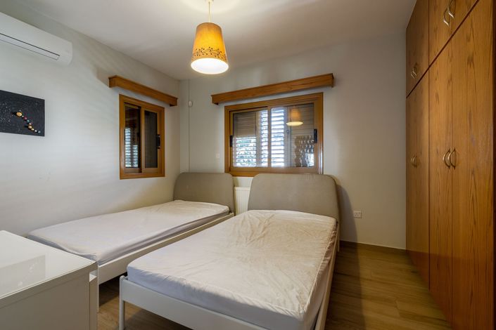 Image No.18-5 Bed House for sale