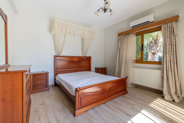 Image No.20-5 Bed House for sale