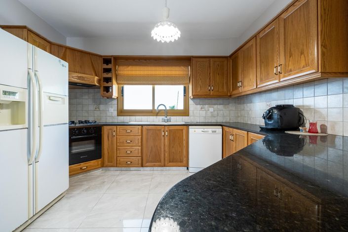 Image No.9-5 Bed House for sale