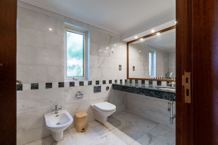 Image No.13-5 Bed House for sale